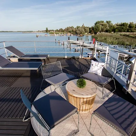 Vakantiehuis Kranichnest Uferhaus - Schwimmhaus Am Bodden Ostsee